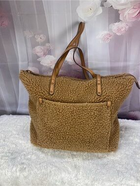 Teddy Sherpa Tote Bag in Camel